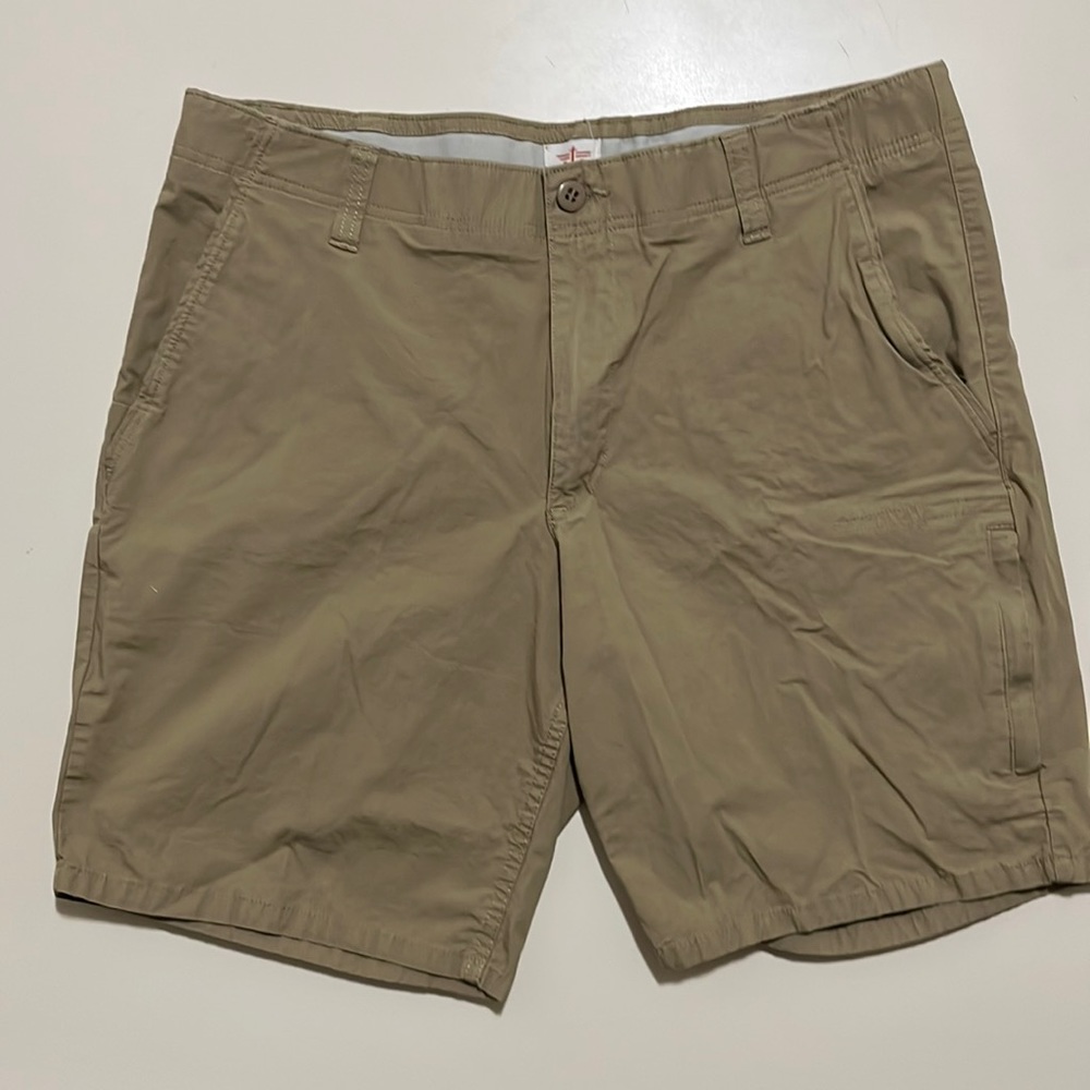 Dockers Men’s Khaki Shorts. W 34” used. Great condition